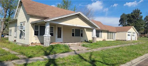 712 N 2nd St, Iola, KS, 66749-2550 | Card Image