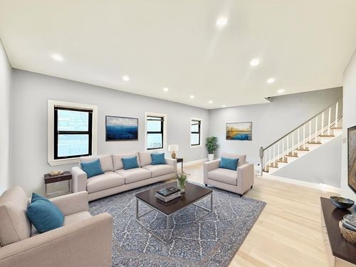 15-15 Berwick St, Melrose, MA, 02176-4612 | Card Image