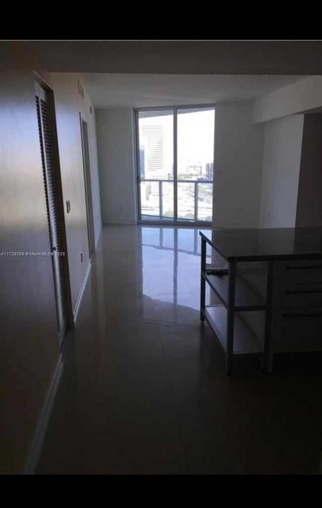 APT-2505 - 185 Sw 7 Th St, Condo with 1 bedrooms, 2 bathrooms and null parking in Miami FL | Image 8