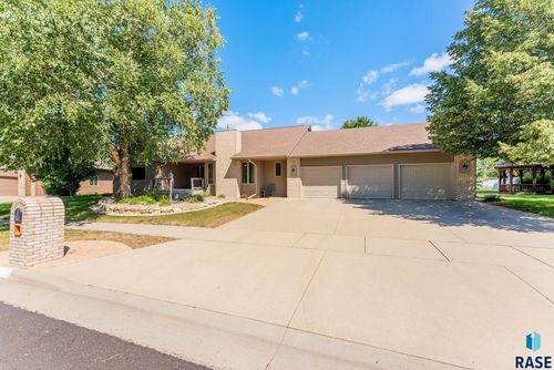 412 E Meadowlark Cir Circle, Brandon, SD, 57005 | Card Image