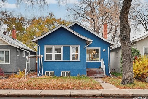 704 4th Avenue N, Saskatoon, SK, S7K2N1 | Card Image