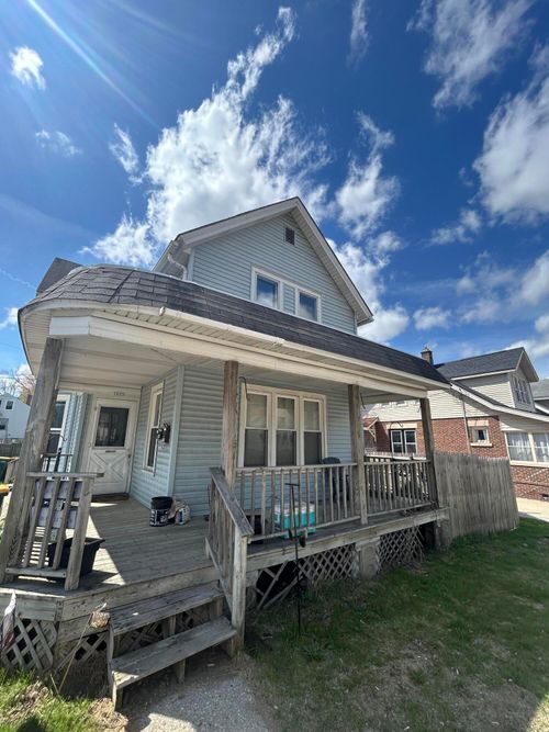 1023 W Washington St, West Bend, WI, 53095-2431 | Card Image