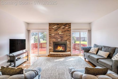 13061 Lockmoor Dr, Grand Blanc, MI, 48439-1577 | Card Image