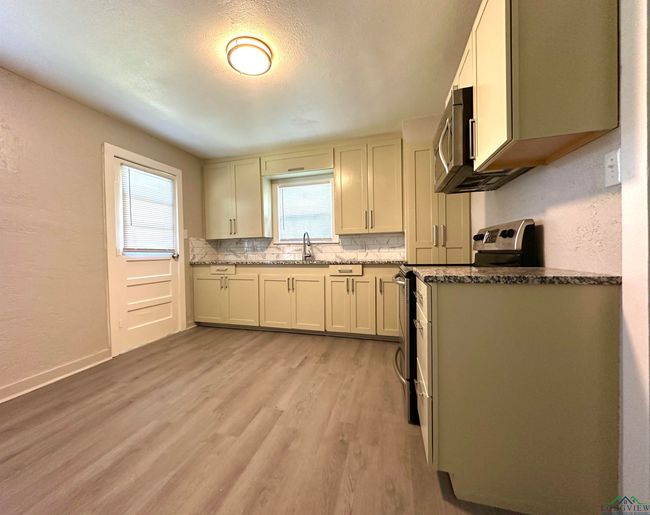 1407 E Us Highway 80, House other with 2 bedrooms, 1 bathrooms and null parking in White Oak TX | Image 9