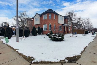 28 Hollowgrove Blvd, House other with 4 bedrooms, 5 bathrooms and 4 parking in Brampton ON | Image 3