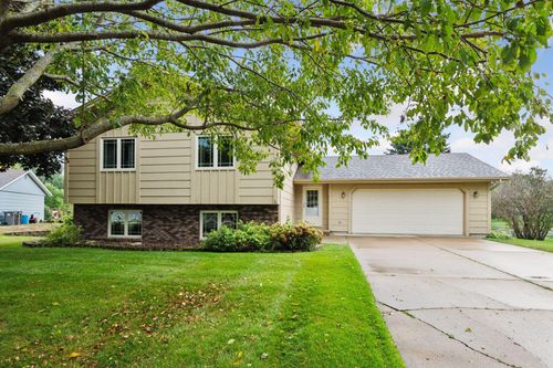 17 Dana Cir, Waconia, MN, 55387-9685 | Card Image