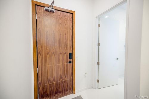 306-400 S Old Woodward Ave, Birmingham, MI, 48009-6610 | Card Image