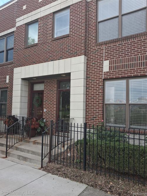 13 Delaware St, Detroit, MI, 48202-2423 | Card Image