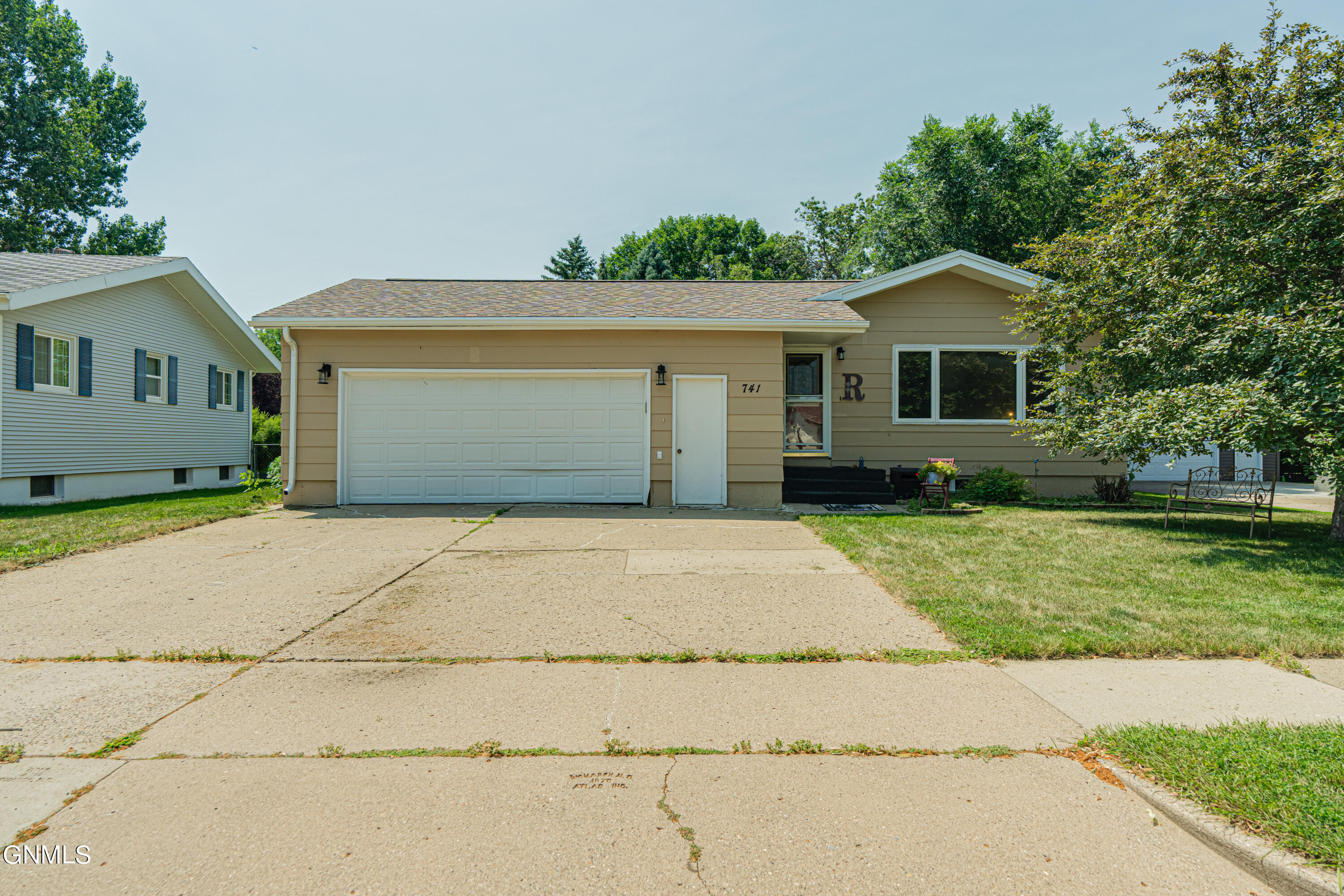 Albany Dr, Bismarck, ND 58504