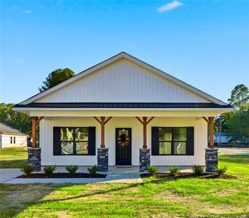 109 W Pine St, Salemburg, NC, 28385-9702 | Card Image