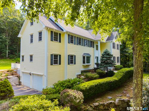 12 Carriage Hill Rd, Woodbridge, CT, 06525-1036 | Card Image