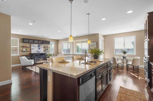 2417 Stalsburg Dr, Tracy, CA, 95376-7020 | Card Image