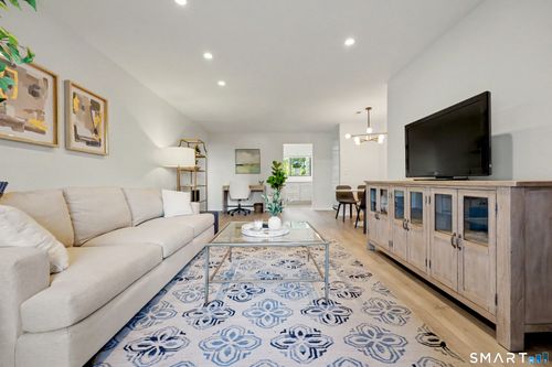 102-102 Rowayton Woods Dr, Norwalk, CT, 06854-3935 | Card Image