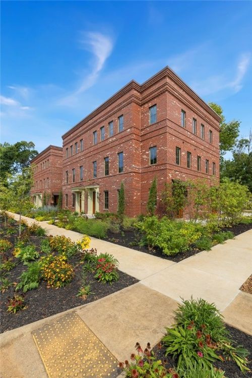 300 Nw 5th St, Bentonville, AR, 72712-4706 | Card Image