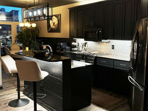 1515 N Van Buren St, Milwaukee, WI, 53202-2097 | Card Image