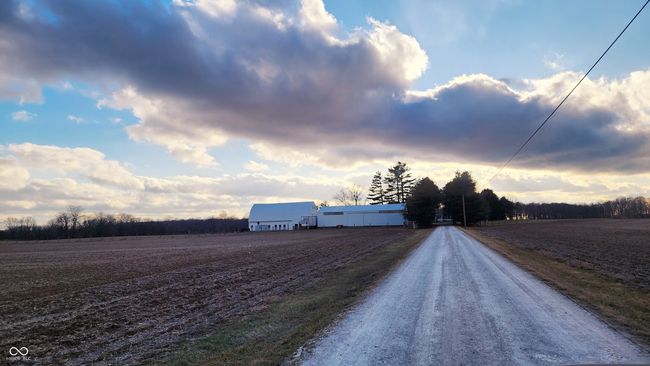 Tucked a nice distance off the road. | Image 82