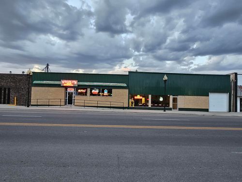 924-920-924 Parriott St, Aplington, IA, 50604-7704 | Card Image