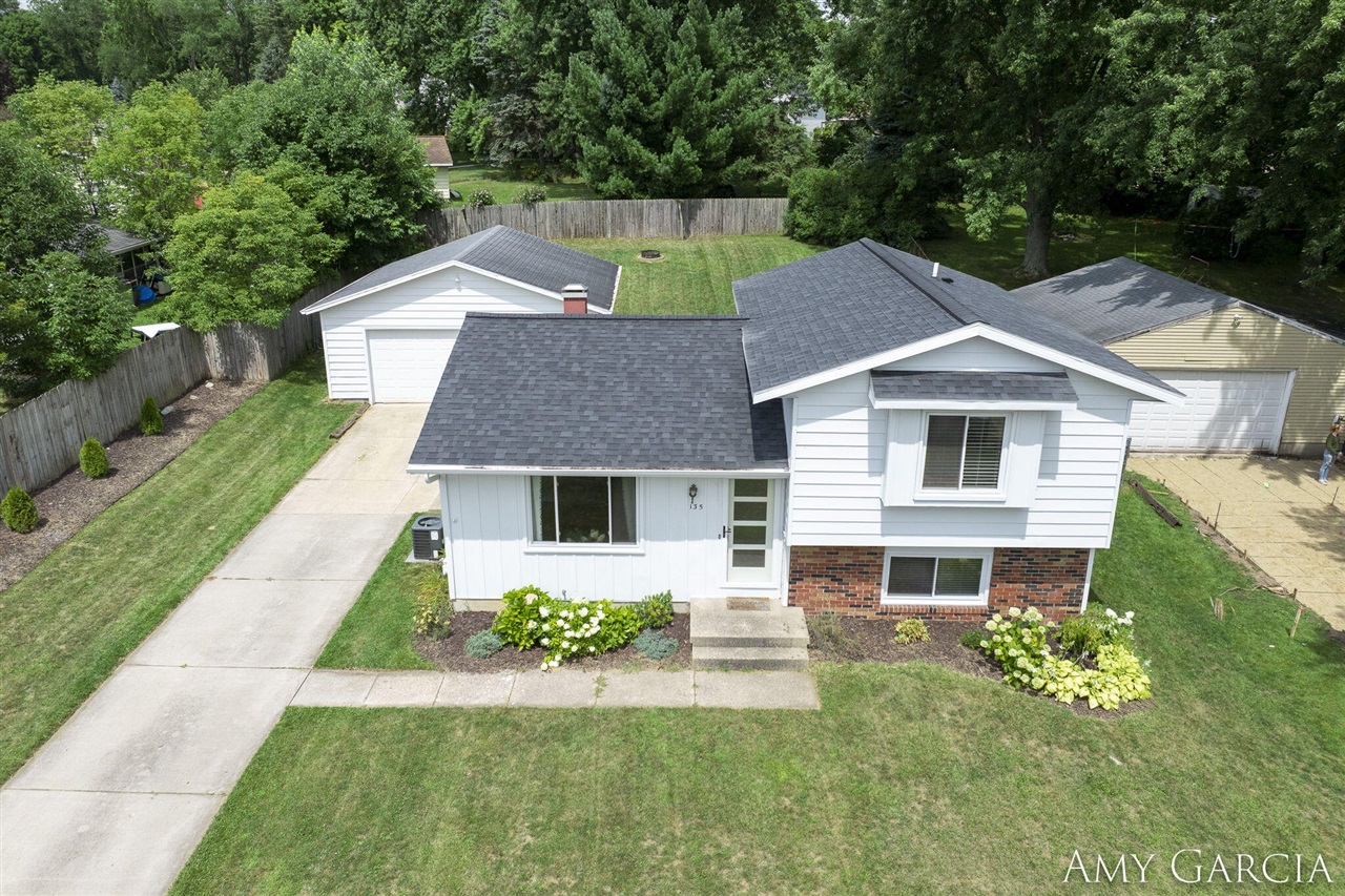 Cahill Dr, Rockford, MI 49341