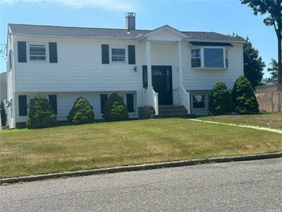 1702 Wave Avenue, House other with 5 bedrooms, 2 bathrooms and null parking in Medford NY | Image 1