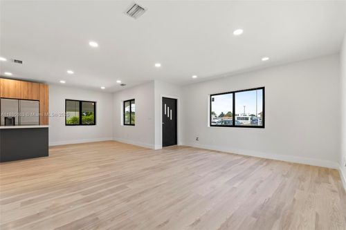 5204 Sw 19th St, West Park, FL, 33023-3165 | Card Image