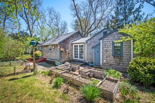 1-35 Old County Rd, Eastham, MA, 02642-1647 | Card Image