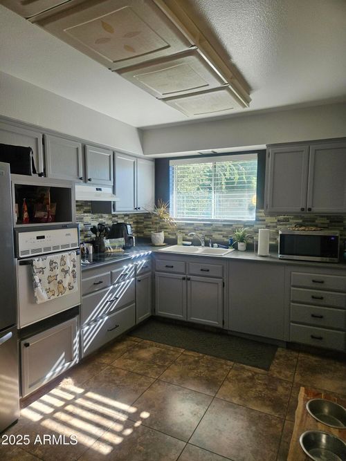 10262 W Snead Cir N, Sun City, AZ, 85351-4202 | Card Image