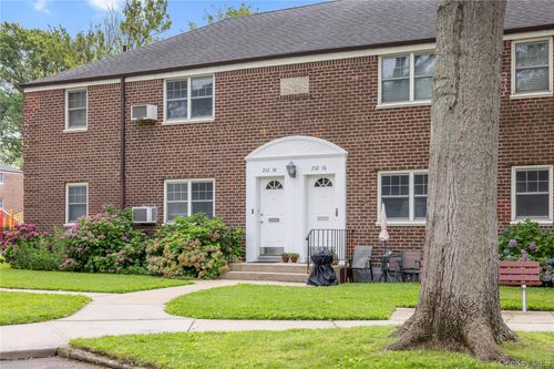 l-591-252-38 60th Ave, Little Neck, NY, 11362-2441 | Card Image