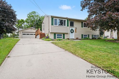 941 Greenwood St, Middleville, MI, 49333-9402 | Card Image