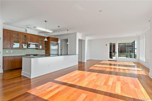 unit-200-16 Rivers Edge Dr, Tarrytown, NY, 10591-7512 | Card Image