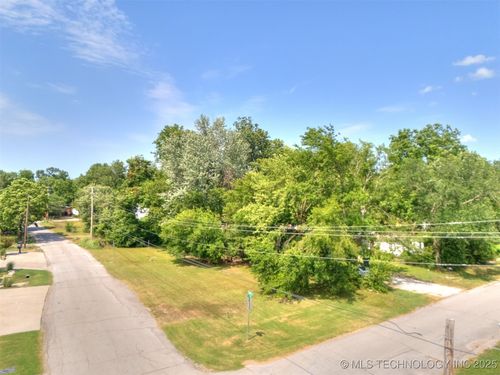 101 E 1st St, Skiatook, OK, 74070-1101 | Card Image
