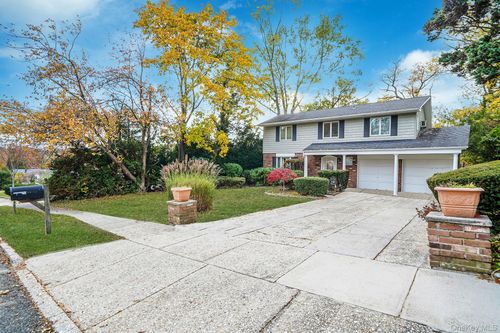 28 Glacier Dr, Smithtown, NY, 11787-2317 | Card Image