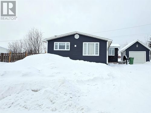 705 Macdonald Cres, Labrador City, NL, A2V2G9 | Card Image