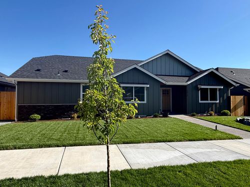 2812 Sw Elmer Nelson Ln, Grants Pass, OR, 97527-6390 | Card Image
