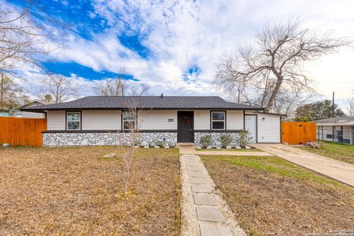 142 Hidden Valley Dr, San Antonio, TX, 78227-4542 | Card Image