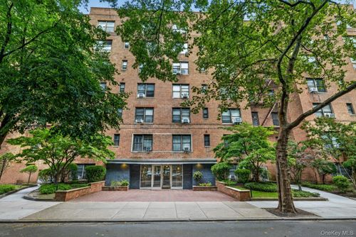 7e-110-45 71st Rd, Forest Hills, NY, 11375-4967 | Card Image