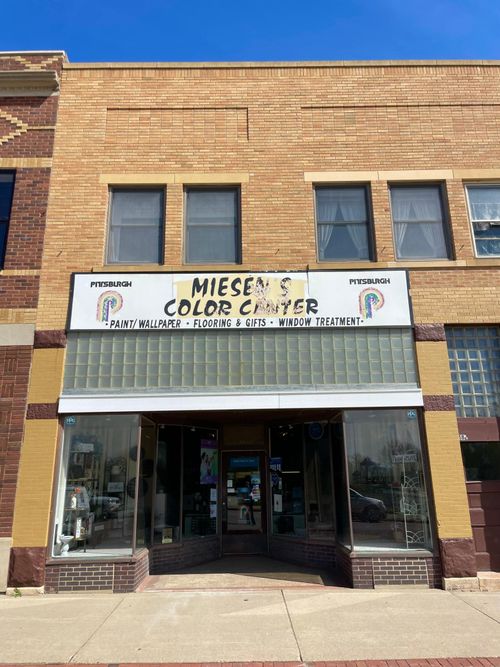 18 E Central St, Springfield, MN, 56087-1608 | Card Image