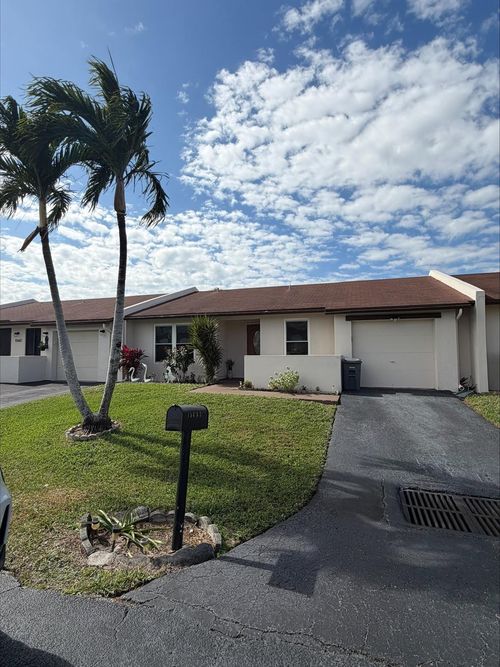 15683 Bottlebrush Cir, Delray Beach, FL, 33484-5512 | Card Image