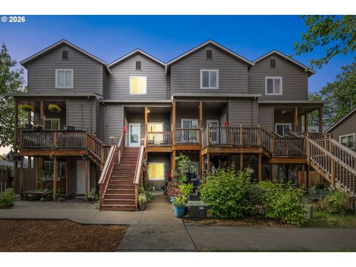 695 Se 197th Ave, Portland, OR, 97233-5803 | Card Image