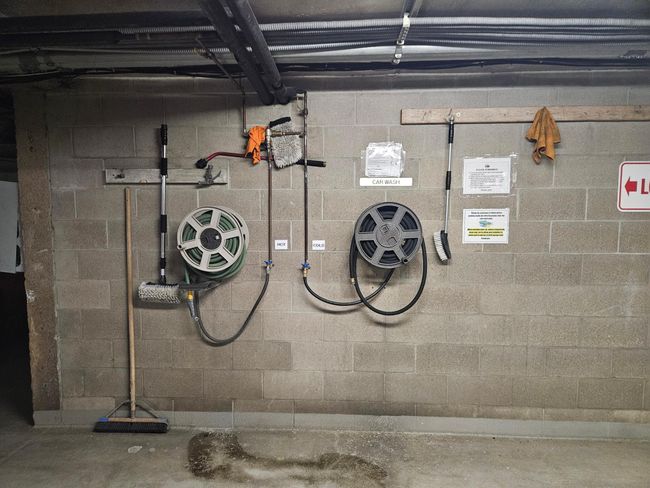 Garage car wash area | Image 29