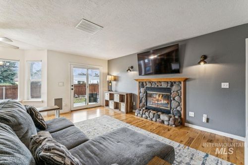 6803 W Russett St, Boise, ID, 83704-7600 | Card Image