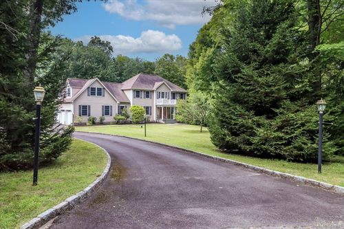 3 Saugatuck Ridge Rd, Danbury, CT, 06810-8300 | Card Image