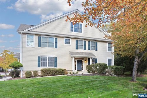 28 Woods Edge Rd, Old Tappan, NJ, 07675-7469 | Card Image