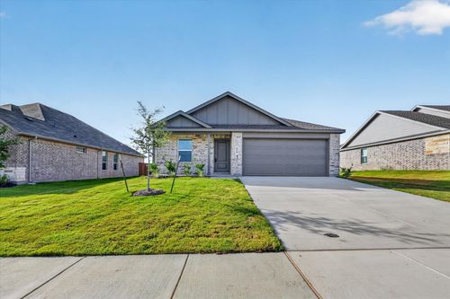 624 W Criner St, Grandview, TX, 76050-1825 | Card Image