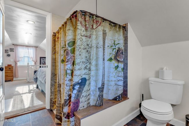 upstairs bath | Image 65