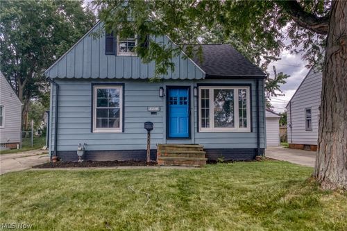 8219 Wainstead Dr, Parma, OH, 44129-4844 | Card Image