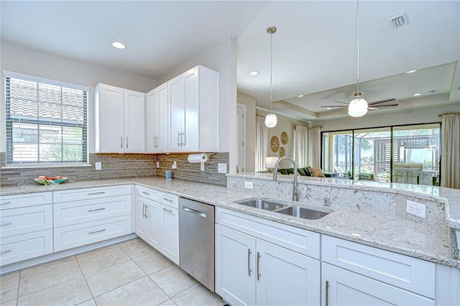 8433 Alberata Vista Dr, House other with 2 bedrooms, 2 bathrooms and null parking in Tampa FL | Image 21