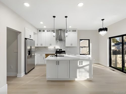 920 W Maplehurst St, Ferndale, MI, 48220-1293 | Card Image