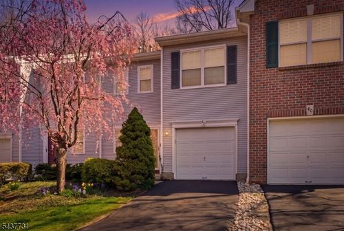 42 Pond Hollow Dr, Oak Ridge, NJ, 07438-9509 | Card Image