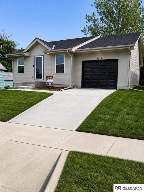 3215 Charles St, Omaha, NE, 68131-1423 | Card Image
