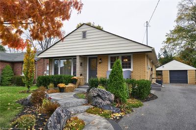 9 Christopher Dr, House other with 3 bedrooms, 2 bathrooms and 7 parking in Cambridge ON | Image 1